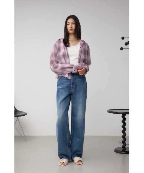 AZUL by moussy（アズールバイマウジー）の「C/T冷感イージーワイドデニム（デニムパンツ・レディース・ブルー/ダークブルー・SMALL/MEDIUM/LARGE）」の21枚目の写真