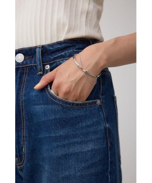 AZUL by moussy（アズールバイマウジー）の「C/T冷感イージーワイドデニム（デニムパンツ・レディース・ブルー/ダークブルー・SMALL/MEDIUM/LARGE）」の5枚目の写真