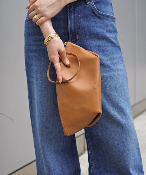 AP STUDIO（エーピーストゥディオ）の「【DAWN/ダン】DEERSKIN CLUTCH BAG（クラッチバッグ・レディース・キャメル・FREE）」の2枚目の写真