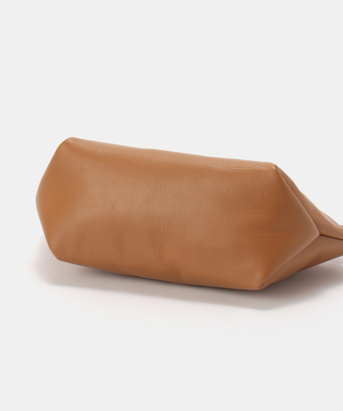 AP STUDIO（エーピーストゥディオ）の「【DAWN/ダン】DEERSKIN CLUTCH BAG（クラッチバッグ・レディース・キャメル・FREE）」の7枚目の写真