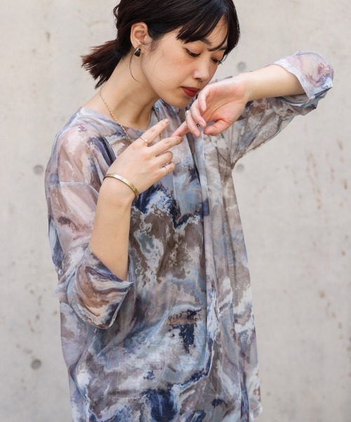 Bou Jeloud(ブージュルード)の「ニュアンス柄シアーインナー(Tシャツ/カットソー・レディース・カーキ/ブルー/ブラック・FREE)」の6枚目の写真