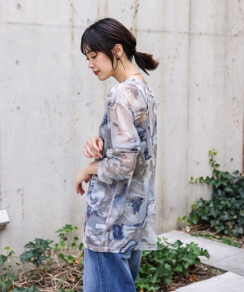 Bou Jeloud(ブージュルード)の「ニュアンス柄シアーインナー(Tシャツ/カットソー・レディース・カーキ/ブルー/ブラック・FREE)」の9枚目の写真