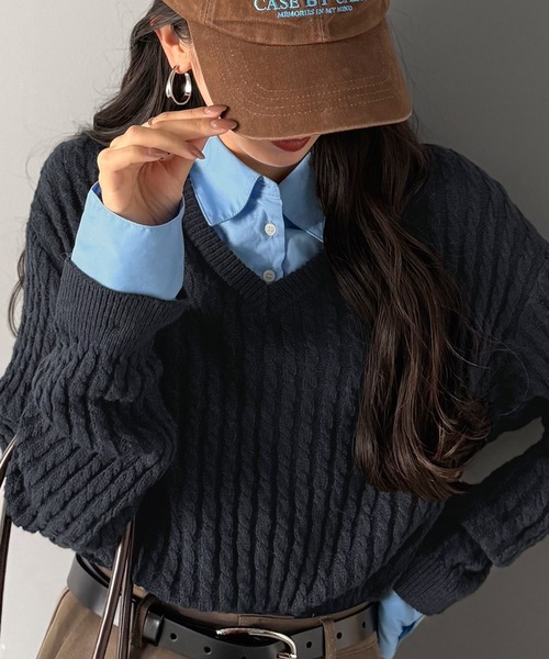 mily bilet(ミウィビレット)の「【mily bilet】一枚着るだけで、重ね着風。シャツレイヤード風ロゴ刺繍リブニットプルオーバー(長袖)(ニット/セーター・レディース・アイボリー/ブラウン/ネイビー/チャコールグレー・LARGE/MEDIUM/SMALL/X-LARGE)」の1枚目の写真