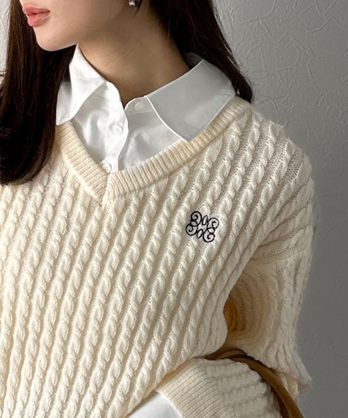 mily bilet(ミウィビレット)の「【mily bilet】一枚着るだけで、重ね着風。シャツレイヤード風ロゴ刺繍リブニットプルオーバー(長袖)(ニット/セーター・レディース・アイボリー/ブラウン/ネイビー/チャコールグレー・LARGE/MEDIUM/SMALL/X-LARGE)」の2枚目の写真