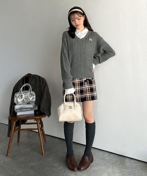 mily bilet(ミウィビレット)の「【mily bilet】一枚着るだけで、重ね着風。シャツレイヤード風ロゴ刺繍リブニットプルオーバー(長袖)(ニット/セーター・レディース・アイボリー/ブラウン/ネイビー/チャコールグレー・LARGE/MEDIUM/SMALL/X-LARGE)」の19枚目の写真
