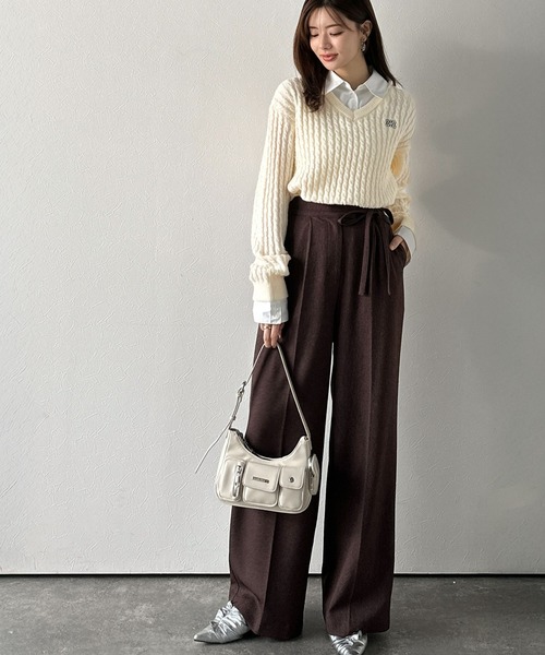 mily bilet(ミウィビレット)の「【mily bilet】一枚着るだけで、重ね着風。シャツレイヤード風ロゴ刺繍リブニットプルオーバー(長袖)(ニット/セーター・レディース・アイボリー/ブラウン/ネイビー/チャコールグレー・LARGE/MEDIUM/SMALL/X-LARGE)」の5枚目の写真