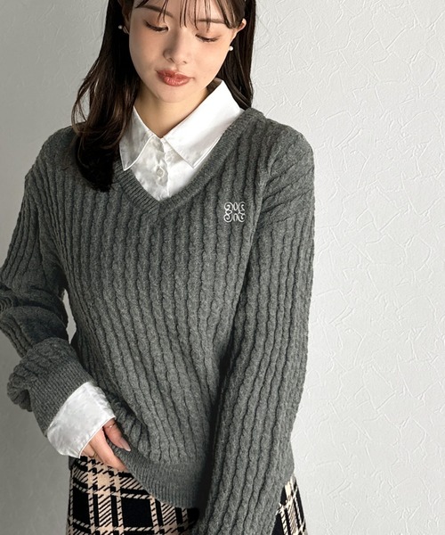 mily bilet(ミウィビレット)の「【mily bilet】一枚着るだけで、重ね着風。シャツレイヤード風ロゴ刺繍リブニットプルオーバー(長袖)(ニット/セーター・レディース・アイボリー/ブラウン/ネイビー/チャコールグレー・LARGE/MEDIUM/SMALL/X-LARGE)」の6枚目の写真