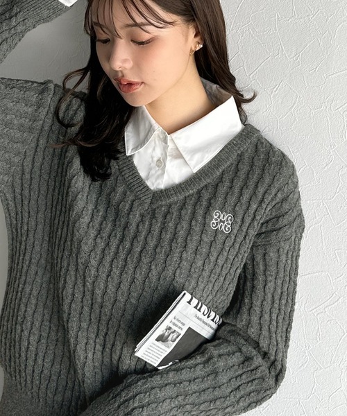mily bilet(ミウィビレット)の「【mily bilet】一枚着るだけで、重ね着風。シャツレイヤード風ロゴ刺繍リブニットプルオーバー(長袖)(ニット/セーター・レディース・アイボリー/ブラウン/ネイビー/チャコールグレー・LARGE/MEDIUM/SMALL/X-LARGE)」の15枚目の写真