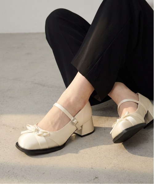 Per sist ence（パーシエンス）の「サテンリボンストラップパンプス（パンプス・レディース・シルバー/アイボリー/ブラック・L/M）」の3枚目の写真