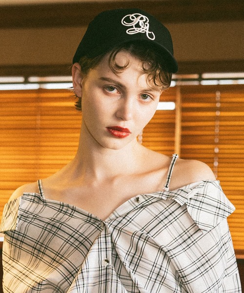 REDYAZEL（レディアゼル）の「オリジナルロゴ刺繍キャップ（キャスケット・レディース・ブラック/ホワイト/ブラウン・FREE）」の3枚目の写真