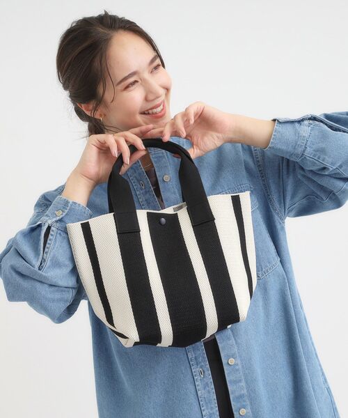 SHOO・LA・RUE（シューラルー）の「ニットランチトートバッグ（トートバッグ・レディース・ブラック系3/ダークブラウン系5/ブラック系2/ブラウン系その他4・00）」の5枚目の写真