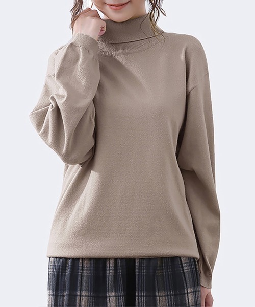 ONEP STAR(ワンピスター)の「カシミヤタッチタートルネックニット(ニット/セーター・レディース・グレー/オフホワイト/ブルー/レモンイエロー/ブラック/ホワイト×ブラック/グレイッシュベージュ/ダークブラウン/ブラウン/ピンク/グリーン/ワインレッド/ベージュ/パープル/オレンジ/ミント/モカ/オートミール/ダークブルー/チョコ/テラコッタ・FREE)」の12枚目の写真