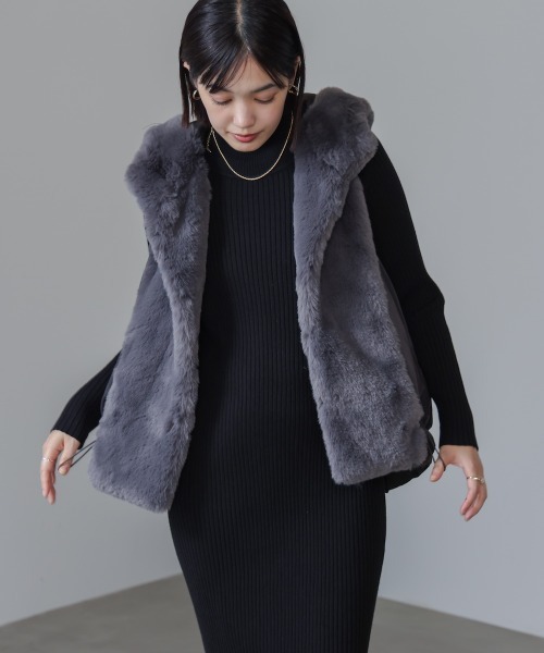 Bou Jeloud（ブージュルード）の「異素材ＭＩＸダウンファーベスト（ベスト・レディース・チャコールグレー/キャメル/グレイッシュベージュ・38）」の2枚目の写真