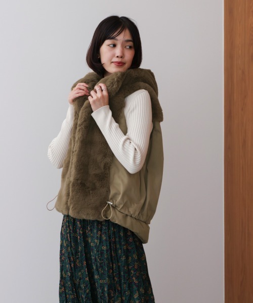 Bou Jeloud（ブージュルード）の「異素材ＭＩＸダウンファーベスト（ベスト・レディース・チャコールグレー/キャメル/グレイッシュベージュ・38）」の5枚目の写真