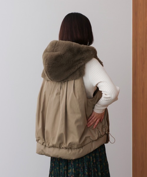 Bou Jeloud（ブージュルード）の「異素材ＭＩＸダウンファーベスト（ベスト・レディース・チャコールグレー/キャメル/グレイッシュベージュ・38）」の6枚目の写真