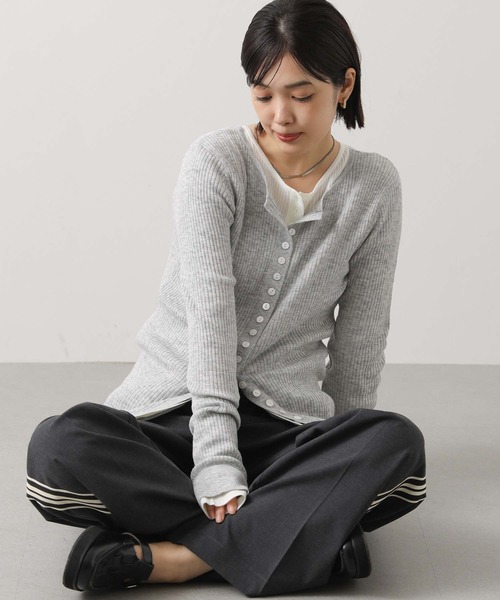 Gready Brilliant（グレディブリリアン）の「ＬＵ前後２ＷＡＹリブニット（ニット/セーター・レディース・レッド/ベージュ/オフホワイト/トップグレー・38）」の2枚目の写真