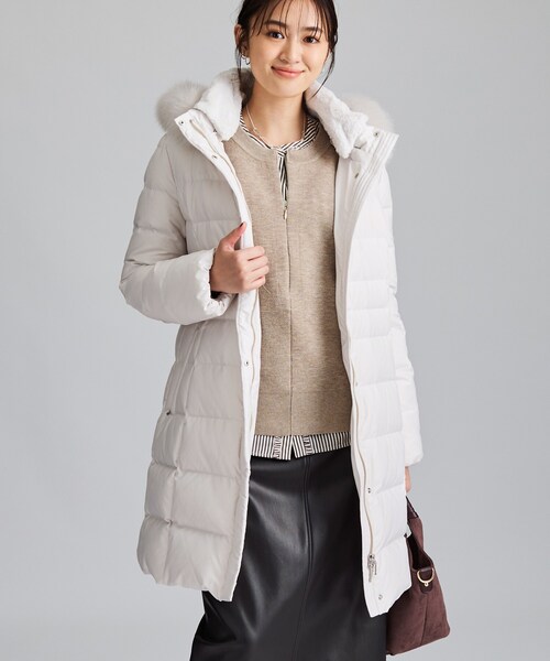 INDIVI（インディヴィ）の「【名品／撥水／抗菌防臭】ロング丈リサイクルダウンコート（ダウンジャケット/コート・レディース・ベージュ/ネイビー/アイボリー/ブラック/ライトグレー/ライトベージュ・03/05/07/12/13/15 /17/19/36/38/40）」の3枚目の写真