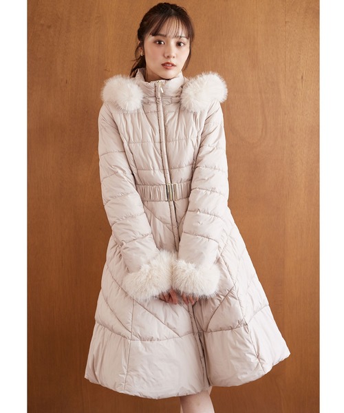 tocco closet(トッコ クローゼット)の「取り外し可能なファー&ベルト付きフィット&フレアキルティングコート(その他アウター・レディース・ブラック/アイボリー/バーガンディー/ベージュ・M)」の4枚目の写真