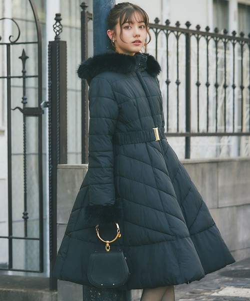 tocco closet(トッコ クローゼット)の「取り外し可能なファー&ベルト付きフィット&フレアキルティングコート(その他アウター・レディース・ブラック/アイボリー/バーガンディー/ベージュ・M)」の3枚目の写真