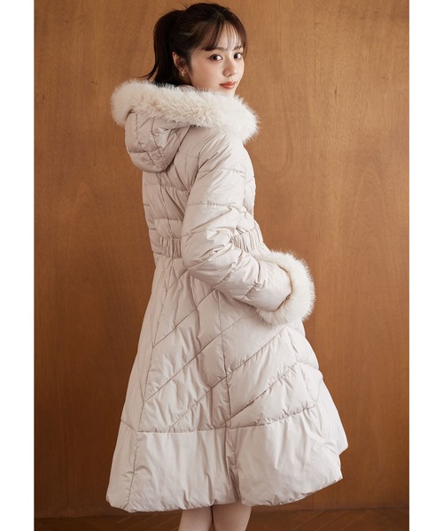 tocco closet(トッコ クローゼット)の「取り外し可能なファー&ベルト付きフィット&フレアキルティングコート(その他アウター・レディース・ブラック/アイボリー/バーガンディー/ベージュ・M)」の7枚目の写真