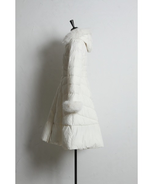 tocco closet(トッコ クローゼット)の「取り外し可能なファー&ベルト付きフィット&フレアキルティングコート(その他アウター・レディース・ブラック/アイボリー/バーガンディー/ベージュ・M)」の20枚目の写真