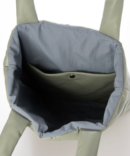 cache cache(カシュ カシュ)の「カシュカシュ cachecache / 合皮×ナイロンリバーシブルトート(トートバッグ・レディース・カーキ/アイボリー/ブラック・FREE)」の21枚目の写真