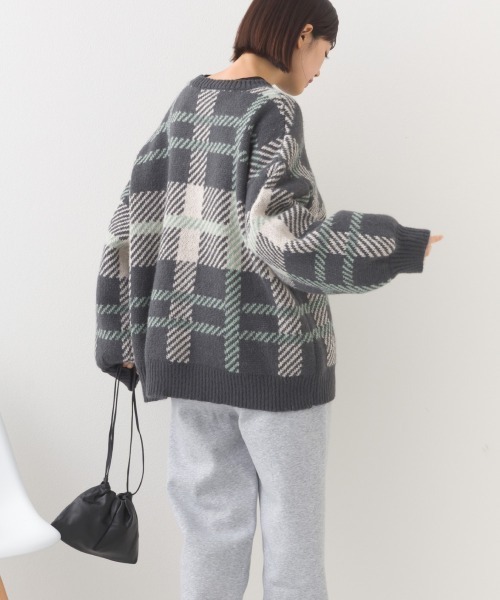 OMNES（オムネス）の「チェック柄シャギー オーバーサイズボリューム袖ニット（ニット/セーター・レディース・ネイビー系/グレー系その他・FREE）」の5枚目の写真