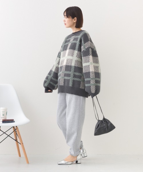 OMNES（オムネス）の「チェック柄シャギー オーバーサイズボリューム袖ニット（ニット/セーター・レディース・ネイビー系/グレー系その他・FREE）」の6枚目の写真