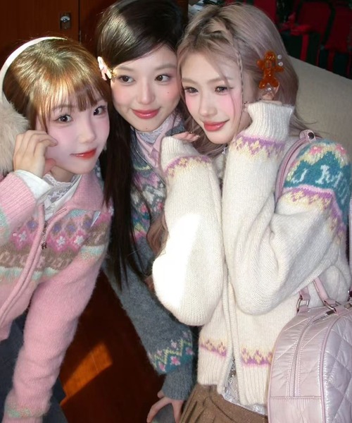 DIAVEL(ディアベル)の「ふわふわノルディック柄ジップニットカーディガン/クリスマス映えトップス(ニット/セーター・レディース・アイボリー/グレー/ピンク・M)」の19枚目の写真
