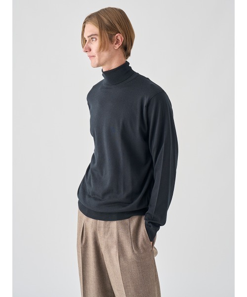 JOHN SMEDLEY（ジョンスメドレー）の「タートルネック長袖ニットプルオーバー（ニット/セーター・メンズ・ブルー系その他4/ブラウン系その他/グレー系その他/ブラック/ブラウン系その他2/チャコールグレー/グレー/ブルー系その他/ダークグレー/グリーン/ブラウン系その他3/レッド系その他/ベージュ系その他/ホワイト/ダークネイビー/オレンジ・L/M/S/XL）」の19枚目の写真