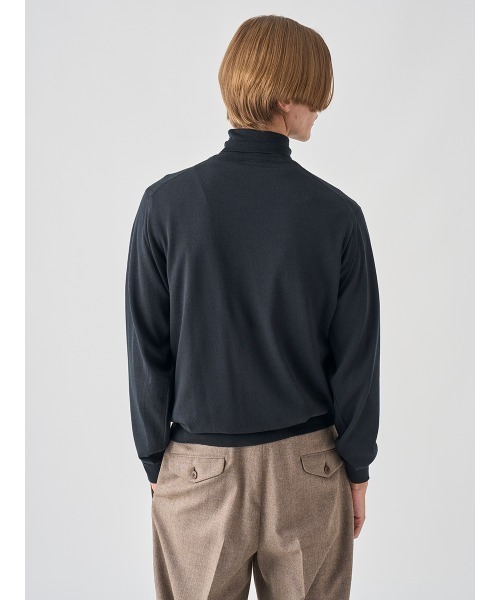 JOHN SMEDLEY（ジョンスメドレー）の「タートルネック長袖ニットプルオーバー（ニット/セーター・メンズ・ブルー系その他4/ブラウン系その他/グレー系その他/ブラック/ブラウン系その他2/チャコールグレー/グレー/ブルー系その他/ダークグレー/グリーン/ブラウン系その他3/レッド系その他/ベージュ系その他/ホワイト/ダークネイビー/オレンジ・L/M/S/XL）」の20枚目の写真