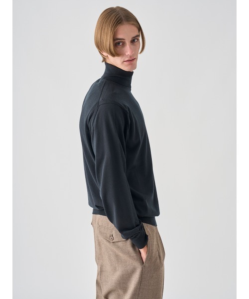 JOHN SMEDLEY（ジョンスメドレー）の「タートルネック長袖ニットプルオーバー（ニット/セーター・メンズ・ブルー系その他4/ブラウン系その他/グレー系その他/ブラック/ブラウン系その他2/チャコールグレー/グレー/ブルー系その他/ダークグレー/グリーン/ブラウン系その他3/レッド系その他/ベージュ系その他/ホワイト/ダークネイビー/オレンジ・L/M/S/XL）」の22枚目の写真