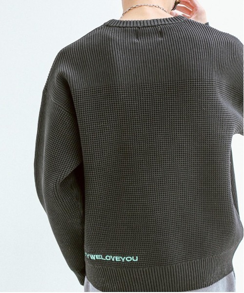 TonyTaizsun(トニータイズサン)の「【TonyTaizsun/トニータイズサン】Fairfax High School knit crew クルーニット セーター バック 刺繍(ニット/セーター・メンズ・ブラック・MEDIUM/LARGE/X-LARGE)」の3枚目の写真
