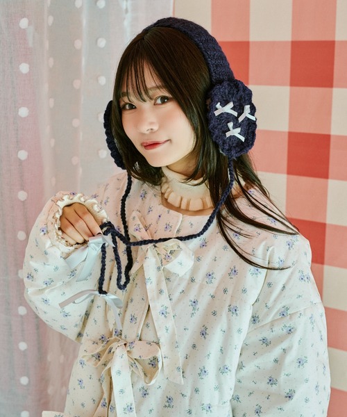 kutir(クティール)の「【クティールとレトロ】リボンたっぷりハートイヤーマフ(イヤーマフ・レディース・ネイビー/イエロー/アイボリー/レッド・FREE)」の2枚目の写真