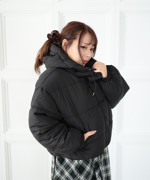 Ruwan yu(ルワンユー)の「ショート丈フード付き中綿ブルゾン【大きいサイズ対応】(ダウンジャケット/コート・レディース・ブラック・L/LL/3L/4L)」の3枚目の写真