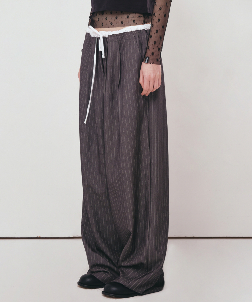 NICK&NICOLE(ニックアンドニコール)の「STRIPE LAYERED PINTUCK SLACKS_CHARCOAL(スラックス・レディース・その他・FREE)」の3枚目の写真