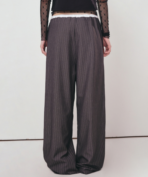 NICK&NICOLE(ニックアンドニコール)の「STRIPE LAYERED PINTUCK SLACKS_CHARCOAL(スラックス・レディース・その他・FREE)」の4枚目の写真
