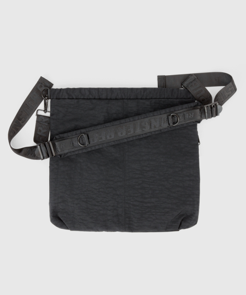 MONSTER REPUBLIC(モンスターリパブリック)の「TRUST CROSS BAG / BLACK(メッセンジャーバッグ・レディース・ブラック・FREE)」の7枚目の写真