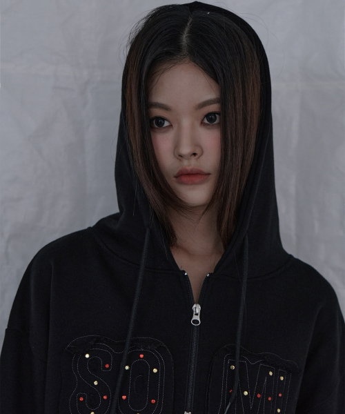 5OML(オーオーエムエル)の「カラー ホットフィックス アプリケ パッチ フード ジップアップ ブラック(パーカー・レディース・ブラック・FREE)」の2枚目の写真