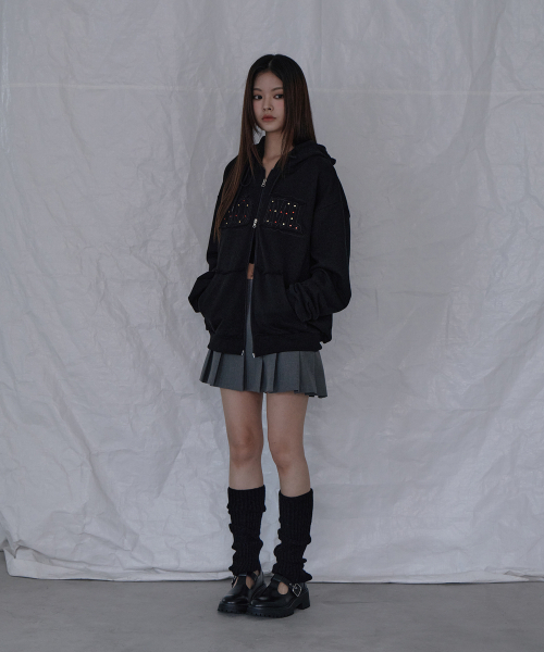5OML(オーオーエムエル)の「カラー ホットフィックス アプリケ パッチ フード ジップアップ ブラック(パーカー・レディース・ブラック・FREE)」の3枚目の写真