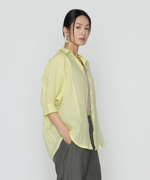 Gabardine K.T(ギャバジンケーティー)の「〔 +サイズ 〕 ラミーシャンブレー シアーシャツ(シャツ/ブラウス・レディース・ネイビー/ライトグレー/ミント/イエロー・13号)」の4枚目の写真