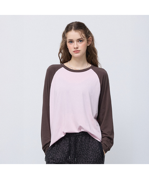 RMRN(アルエームアルエヌ)の「RAGLAN LONG SLEEVE T-SHIRT(Tシャツ/カットソー・レディース・ブラック/ダークブラウン/パープル/ネイビー/Mustard・FREE)」の2枚目の写真