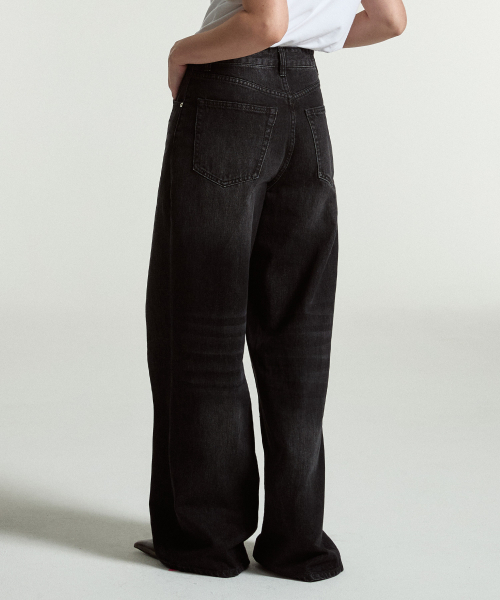 FEIHEI（フェイヘイ）の「Stack wide denim pants (Black)（デニムパンツ・レディース・その他・SMALL/MEDIUM/LARGE）」の2枚目の写真