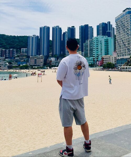 BEOM(ボム)の「ブラッディフラワー オーバーサイズ Tシャツ ブラック(Tシャツ/カットソー・メンズ・その他・1/2)」の10枚目の写真