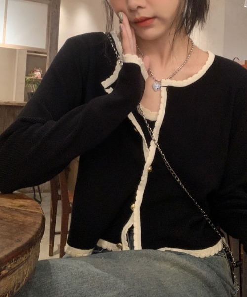 SHEPP(シープ)の「【26年春新作】【2点セット】配色ハイピングパールボタンカーディガン+キャミ(アンサンブル・レディース・アイボリー/ブラック・M/L)」の13枚目の写真