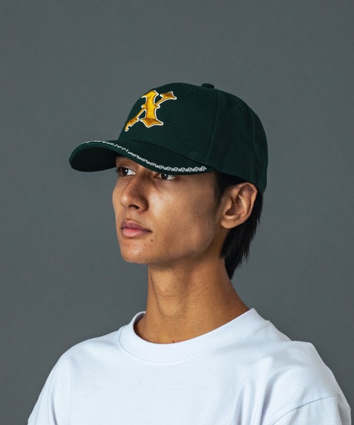 XLARGE(エクストララージ)の「OLD ENGLISH CAP(キャップ・メンズ・ブラック/グリーン/ネイビー・ONE SIZE)」の4枚目の写真