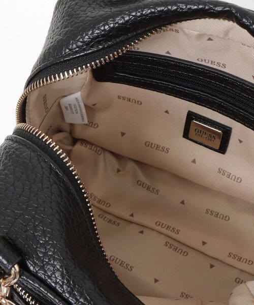 Guess(ゲス)の「MARSHA Box Shoulder Bag ショルダーバッグ (ショルダーバッグ・レディース・ブラック・ONE SIZE)」の15枚目の写真