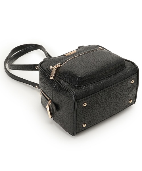Guess(ゲス)の「MARSHA Box Shoulder Bag ショルダーバッグ (ショルダーバッグ・レディース・ブラック・ONE SIZE)」の4枚目の写真