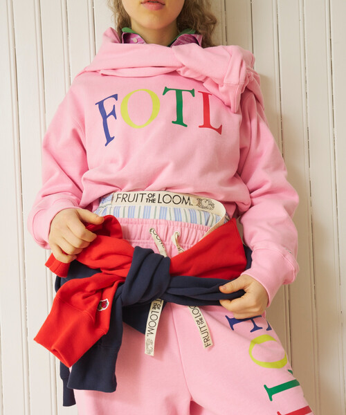 FREAK'S STORE(フリークスストア)の「FRUIT OF THE LOOM×FREAK'S STOR/フルーツオブザルーム 別注 裏毛 ロゴ プリントスウェット(スウェット・レディース・ライトグレー/ピンク/レッド/ネイビー・フリ-)」の6枚目の写真