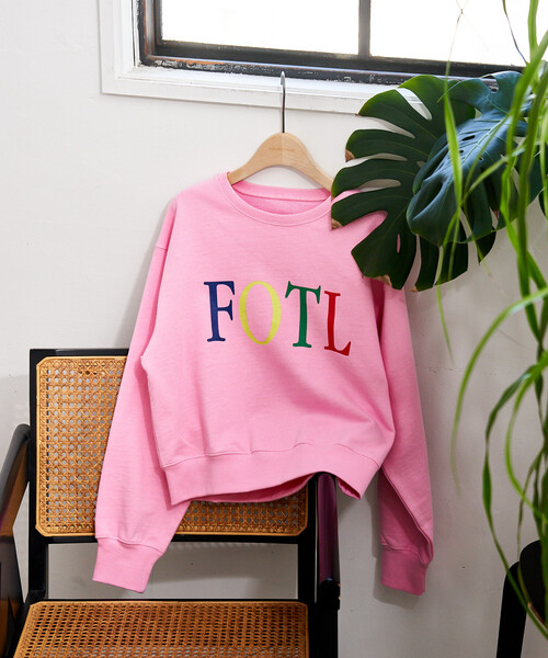 FREAK'S STORE(フリークスストア)の「FRUIT OF THE LOOM×FREAK'S STOR/フルーツオブザルーム 別注 裏毛 ロゴ プリントスウェット(スウェット・レディース・ライトグレー/ピンク/レッド/ネイビー・フリ-)」の7枚目の写真